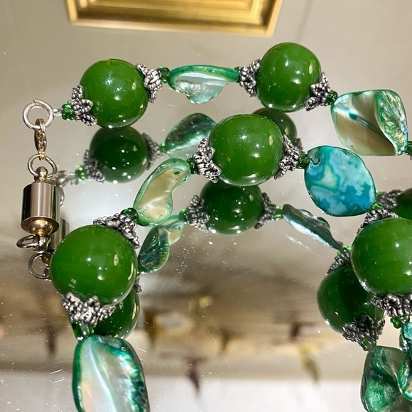 Vintage Art Glass MOP Necklace Beaded 20” Mother of Pearl Green Gorgeous - Picture 4 of 7